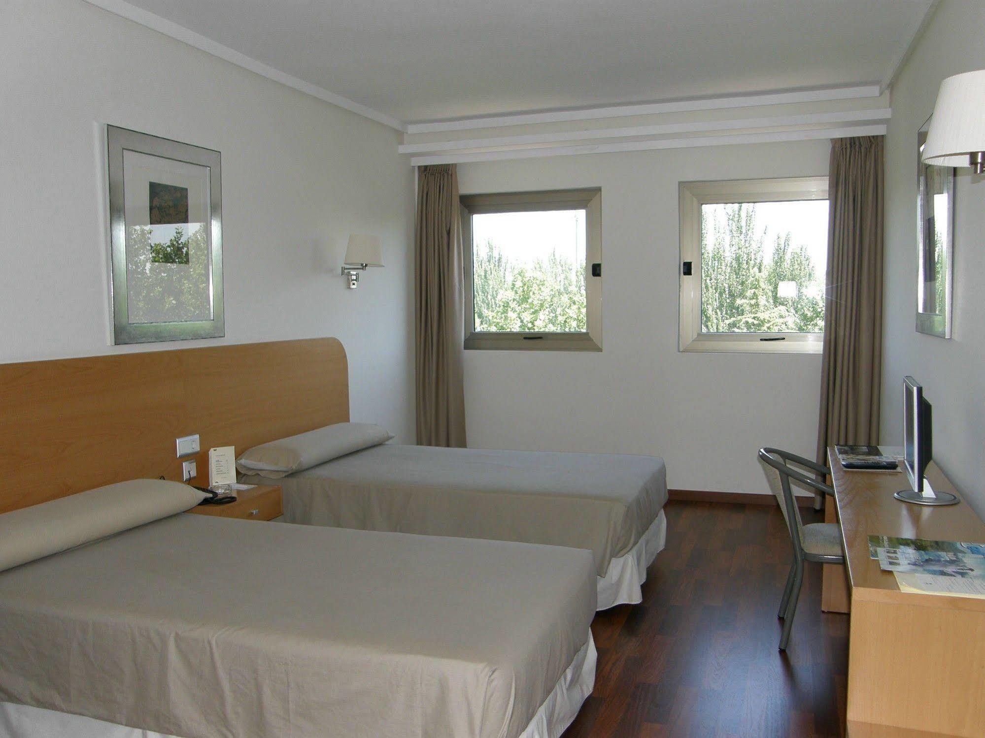 Hotel Universidad Αλμπαθέτε Εξωτερικό φωτογραφία