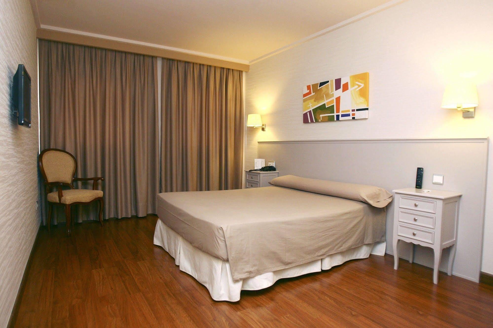 Hotel Universidad Αλμπαθέτε Εξωτερικό φωτογραφία